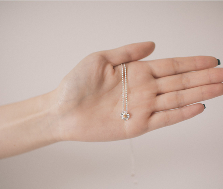 DAISY necklace