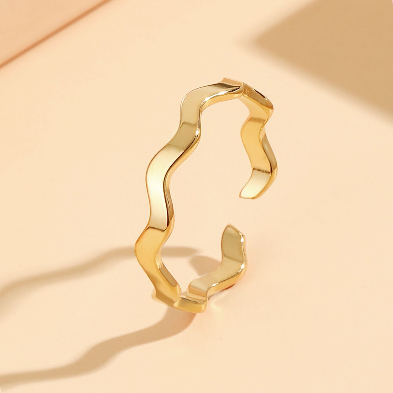 geometric wavy ring
