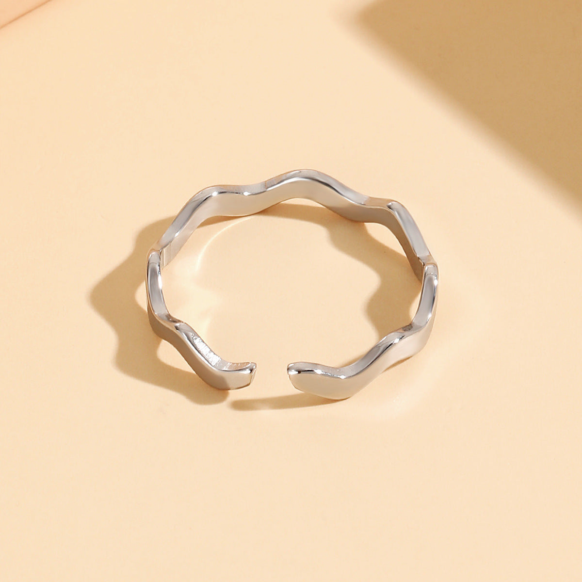 geometric wavy ring