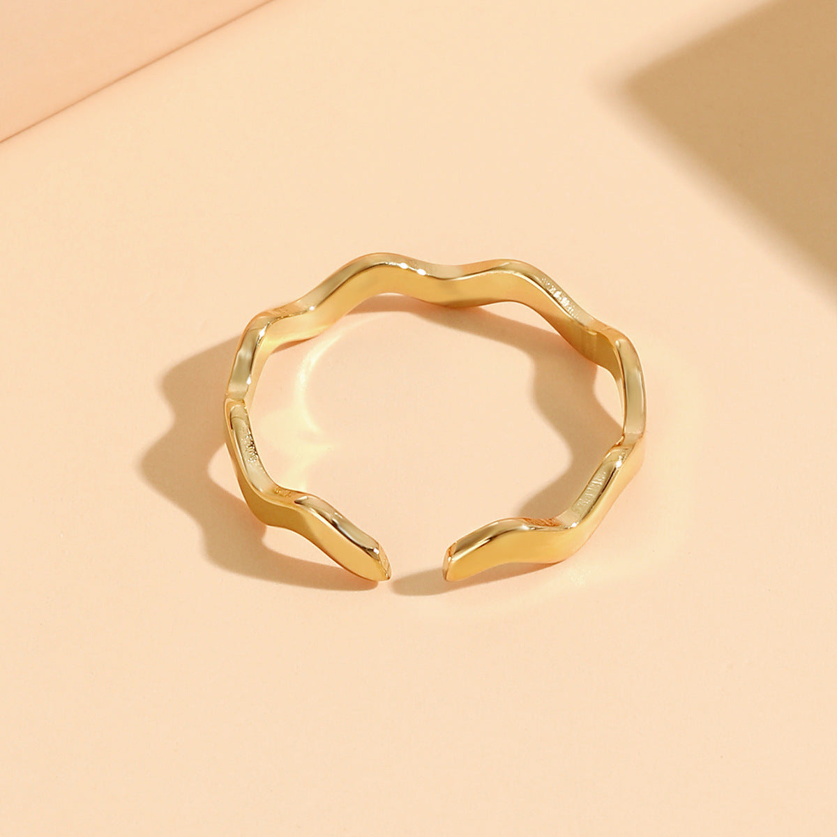 geometric wavy ring