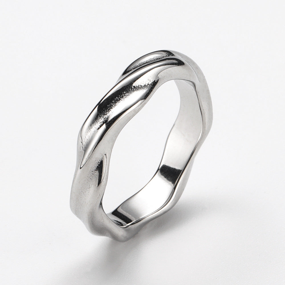 bolded wavy ring